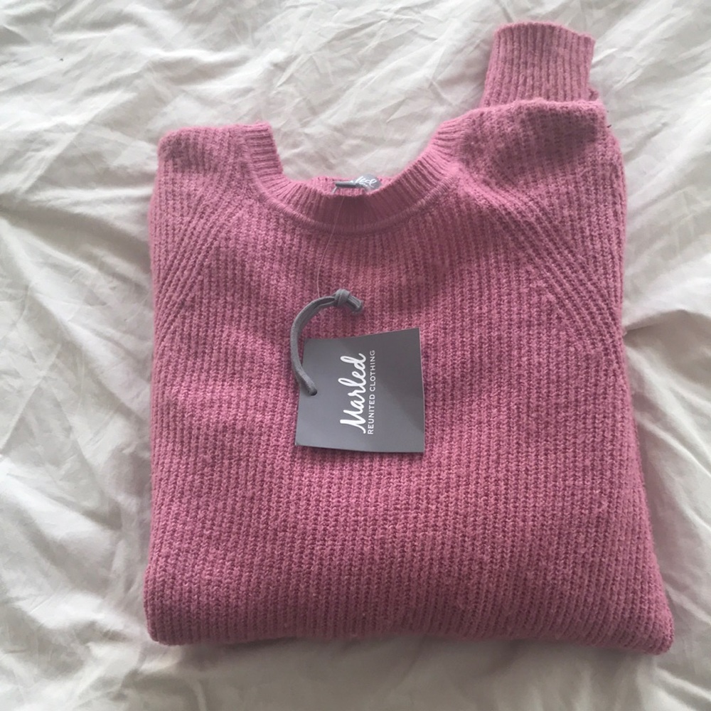 Fuchsia puff sleeve sweater in Large